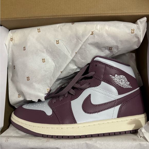 Jordan 1 Mid Pure Platinum Sneakers - Picture 4 of 7